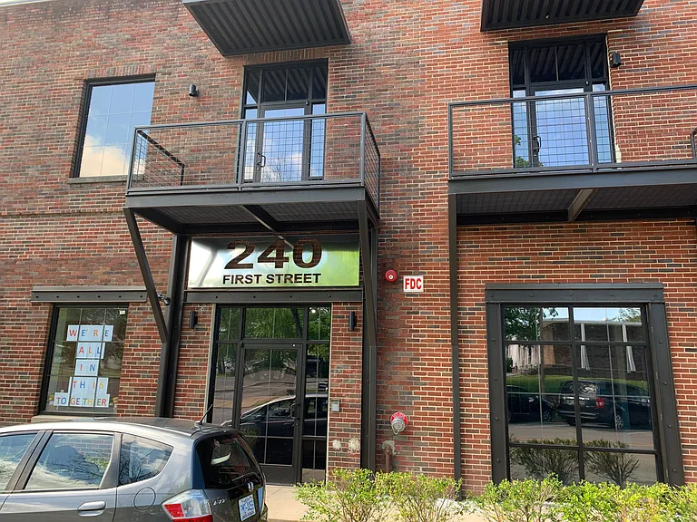 240 1st St NE — Photo 34