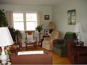 3rd image of 296 E Bank St