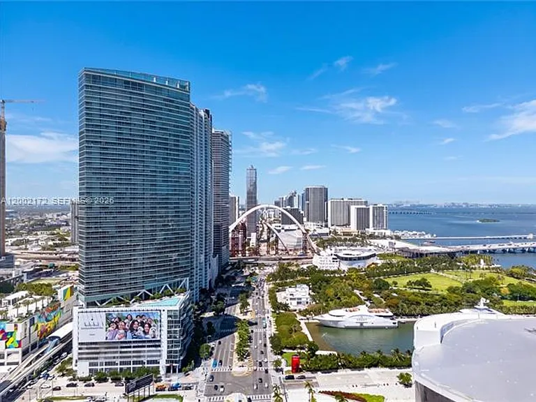 888 Biscayne Blvd #2404 — Photo 31