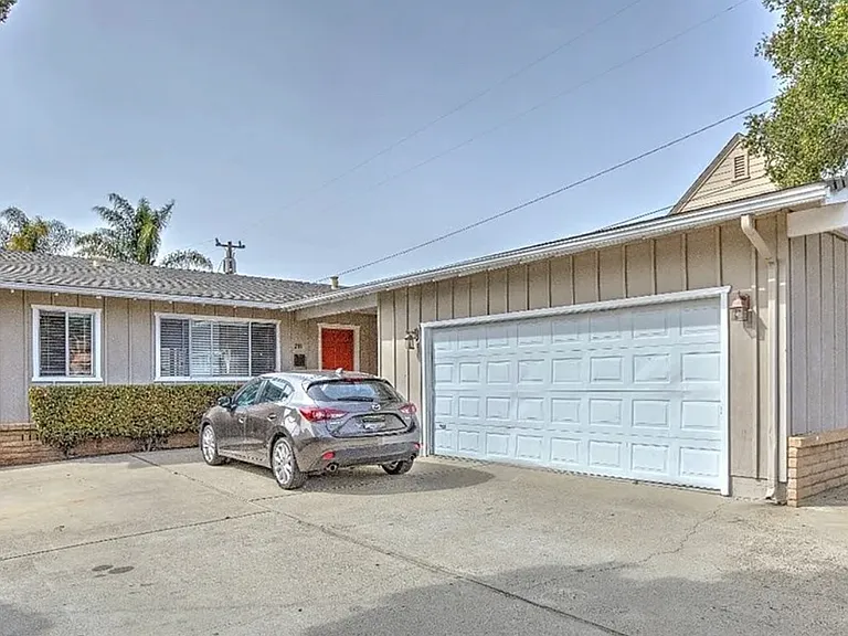 291 Hathway Ave — Photo 2