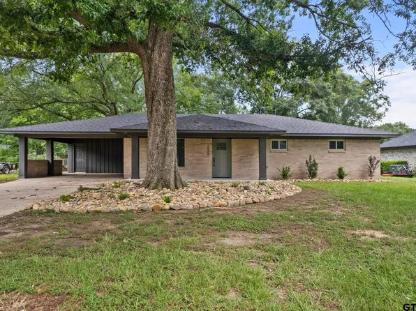 2009 Happy St, Mount Pleasant, TX 75455