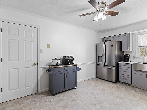 5th image of 2083 Mount Carmel Rd