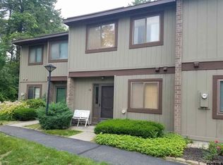 58 Point Of Woods Dr, Albany, NY 12203