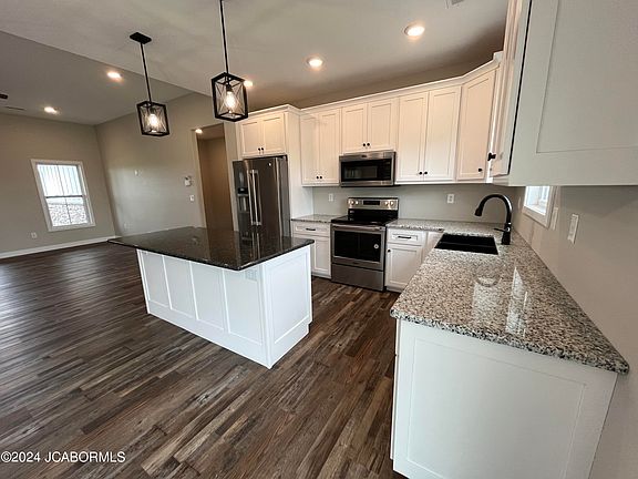 3rd image of 2475 Greenside Dr