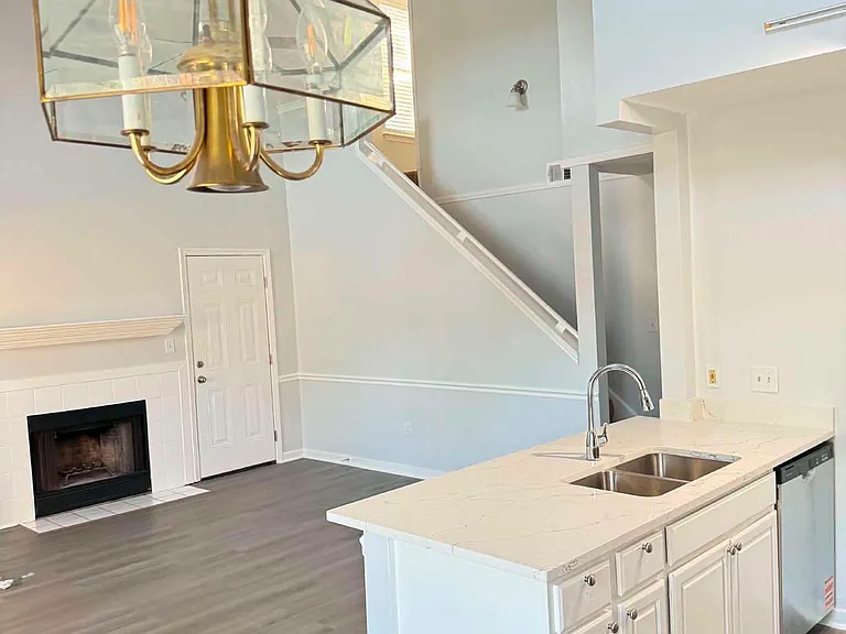 146 Ripon Ct — Photo 6