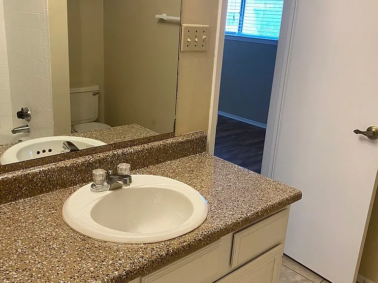 806 W 24th St #308 — Photo 22
