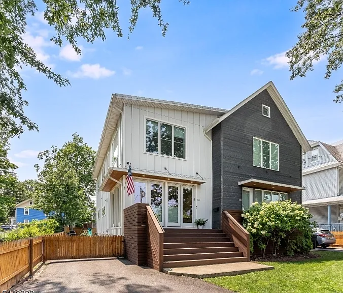 8 Willard Pl — Photo 2