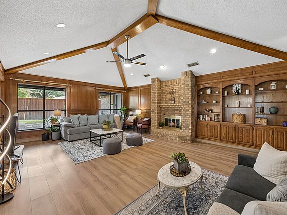 3rd image of 902 Briarcliff Ct