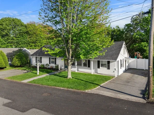 17 Melba Ln, Stoneham, MA 02180