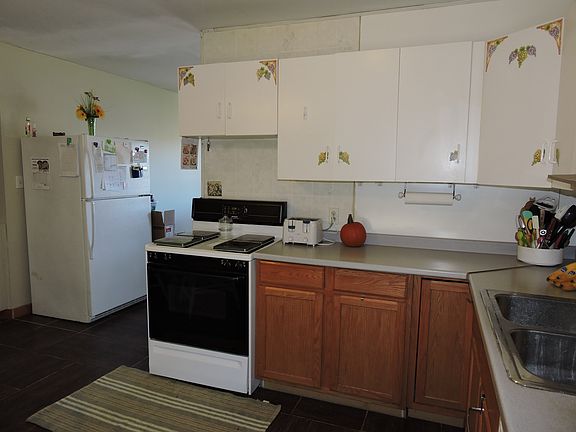 3rd image of 3813 Essex Ave