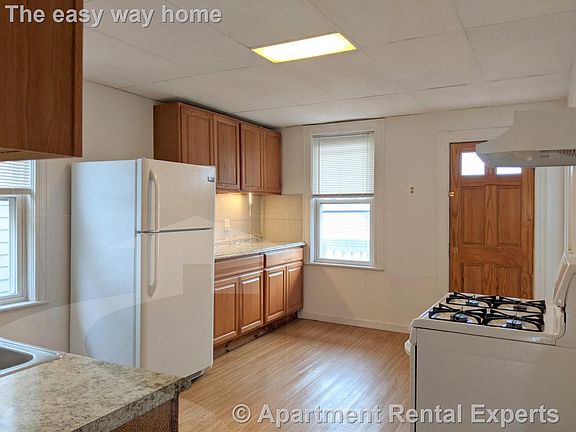 3rd image of 104 Conwell Ave #1