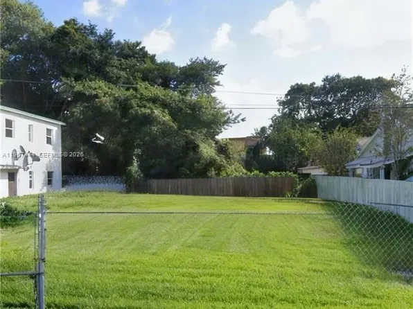 1264 NW 61st St, Miami, FL 33142