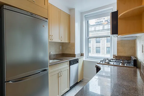 Rented by Stonehenge NYC LLC | media 55