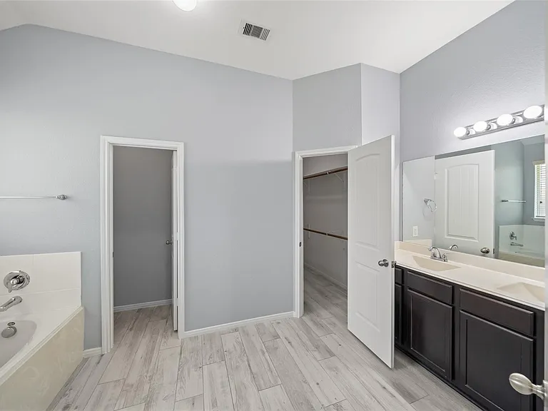 2406 Winter Trail Dr — Photo 22