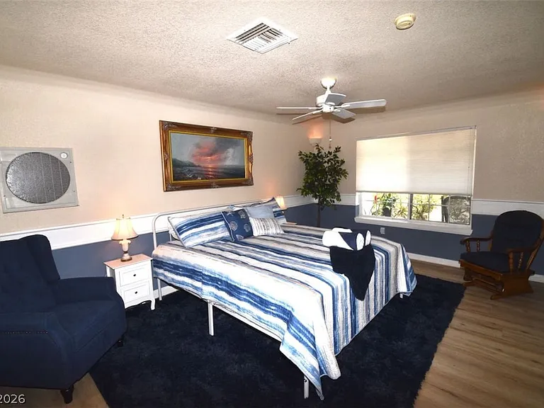6889 Beverly Glen Ave #B — Photo 8