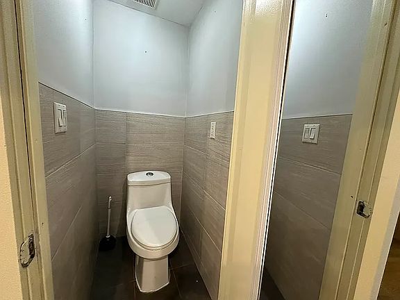 2nd image of 349 Vernon Ave APT 2
