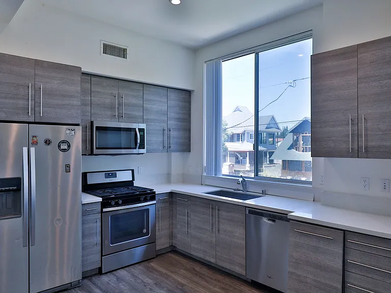 1208 W 25th St — Photo 56