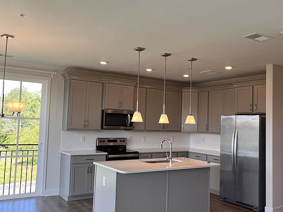 5th image of 1011 Vida Way APT 207