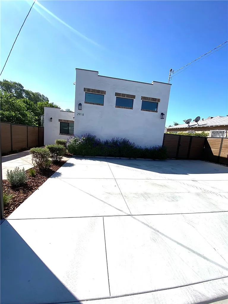 2 bed, 1100 sqft, $3,100 — Photo 1