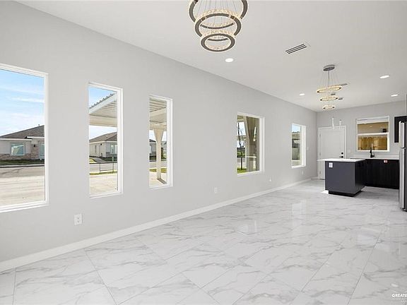 4th image of 1025 N Woodson Ave #2