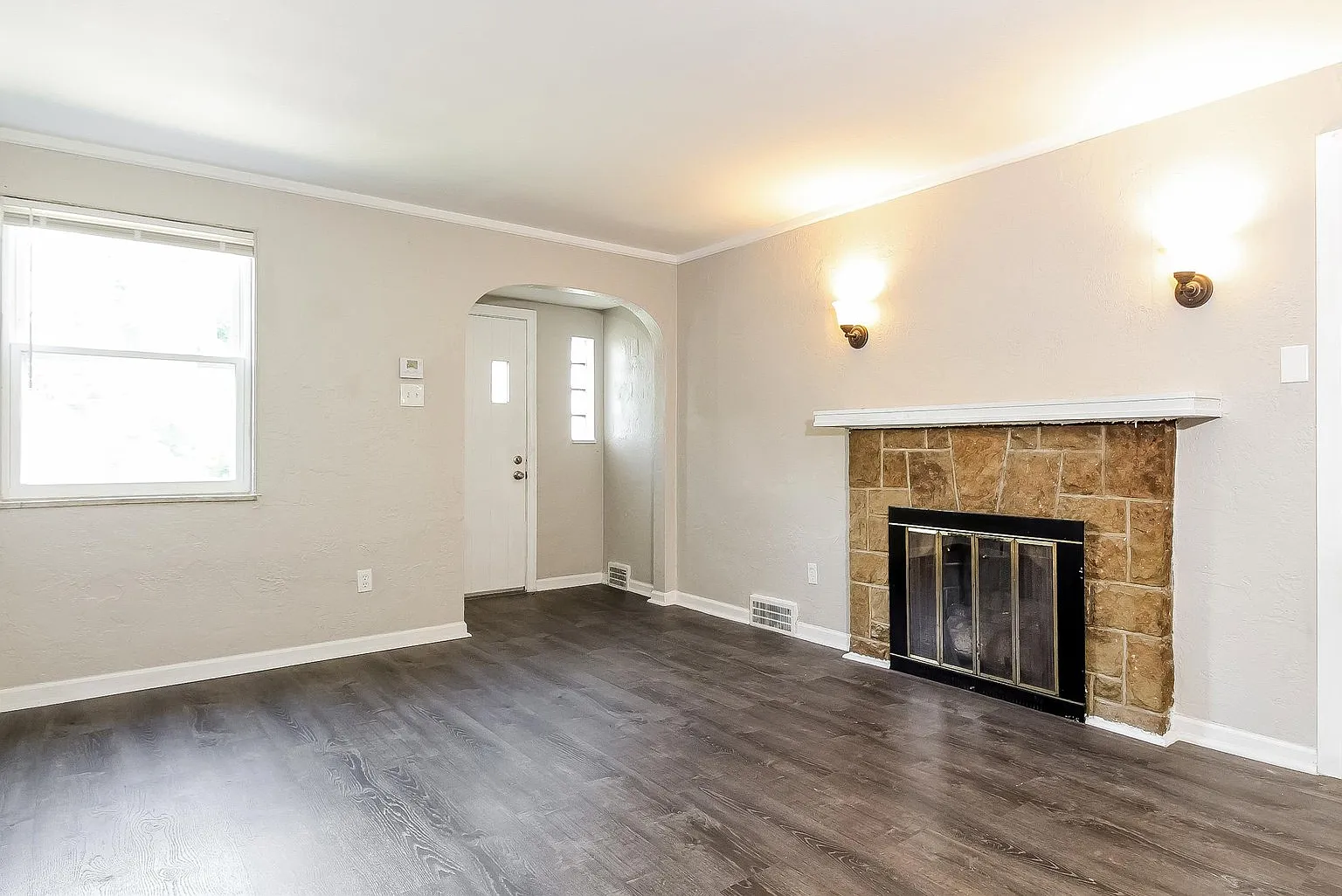 3 bed, 2.0 bath, 1271 sqft, $1,925 — Photo 3