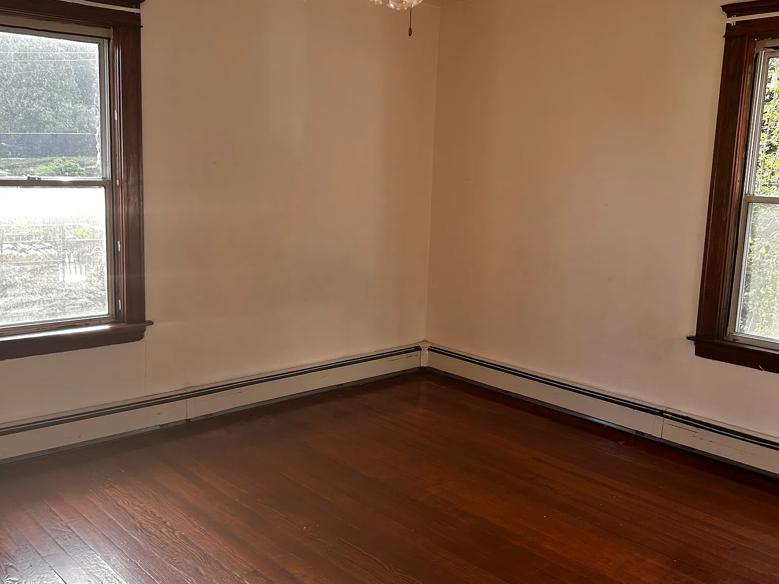 3 bed, 1100 sqft, $1,600 — Photo 2
