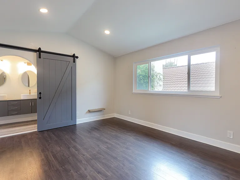 25075 Sanoria St — Photo 13