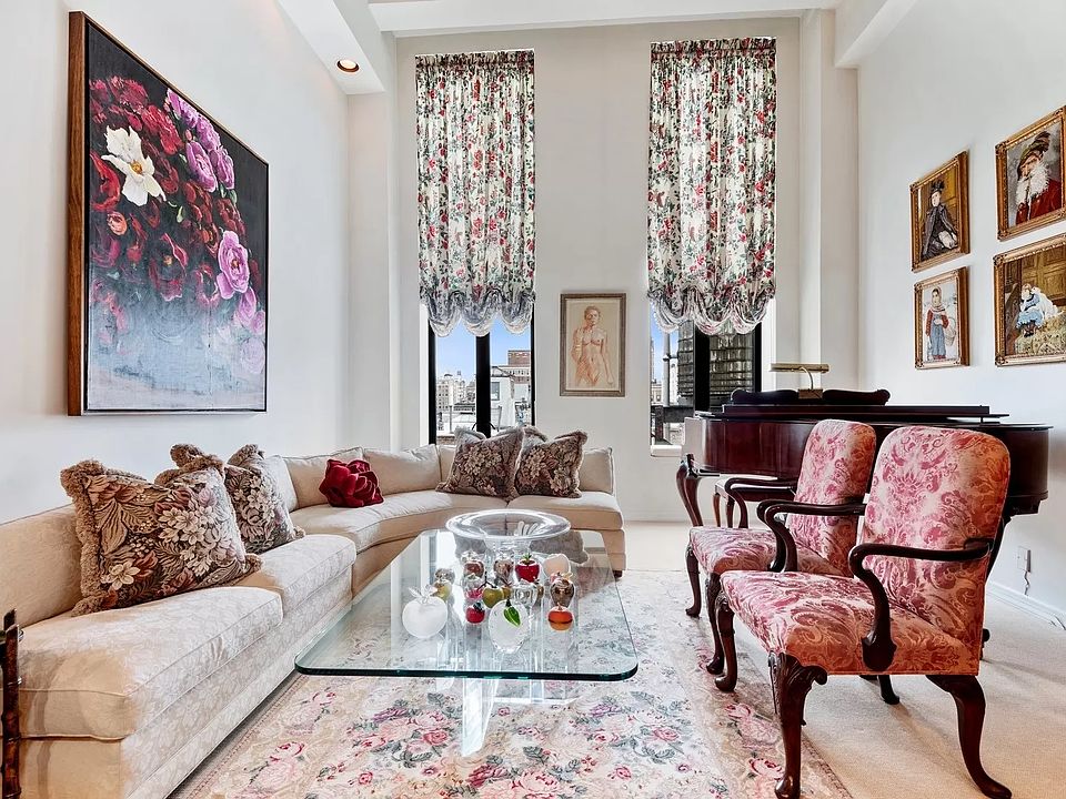 1st image of 135 W 70th St APT 8B