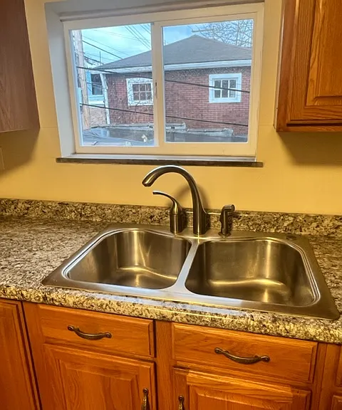 716 Maplewood Ave — Photo 3