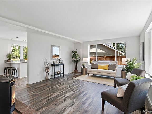 2nd image of 360 E Lakeland Dr