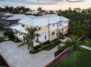 90 8th Ave S, Naples, FL 34102