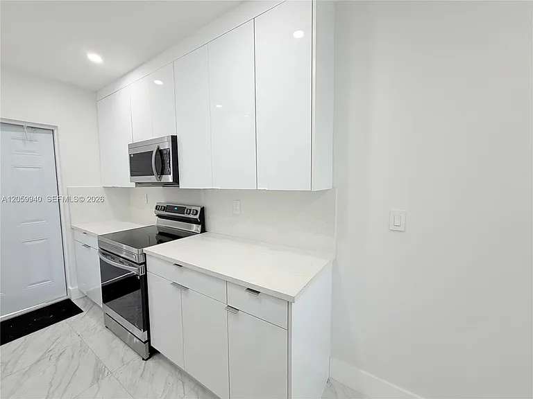 3392 NW 50th St #3392 — Photo 8