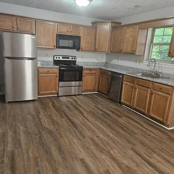 153 Bittersweet Dr — Photo 10