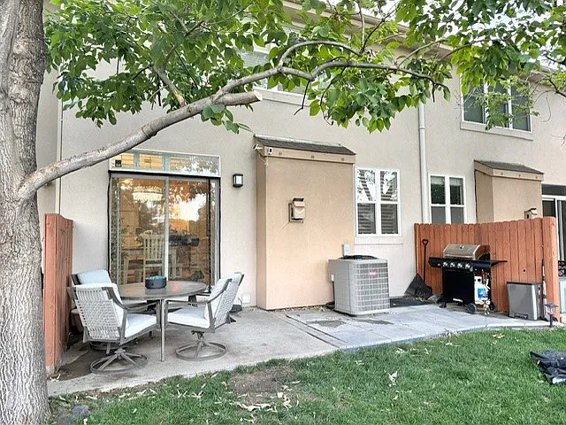 554 S Elm St — Photo 26