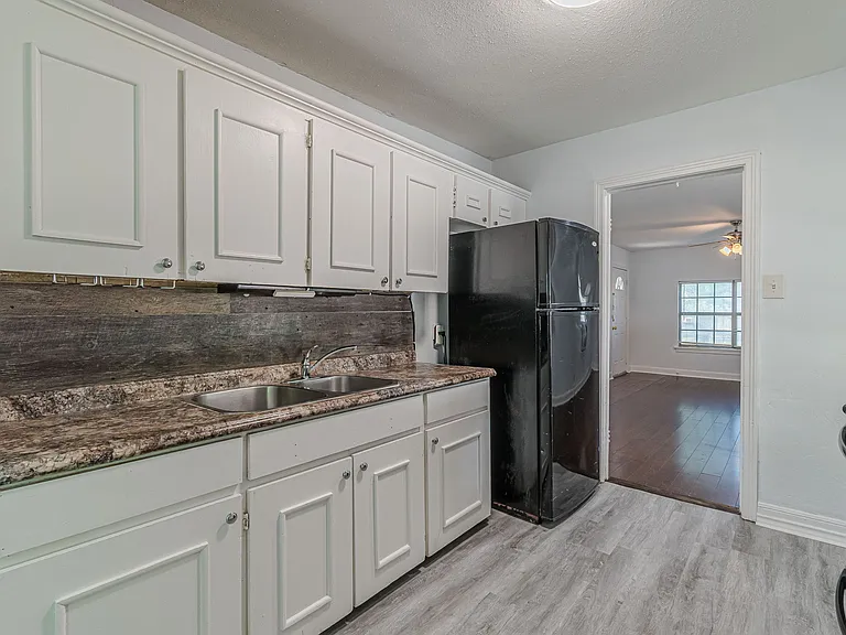 1903 W Winnipeg Ave — Photo 6