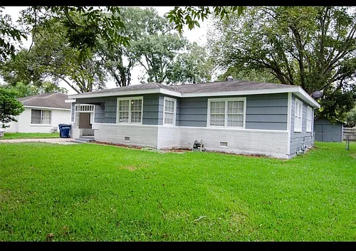 1417 Highland Dr Photo 1