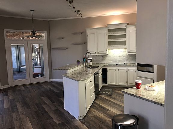 Kitchen/breakfast nook