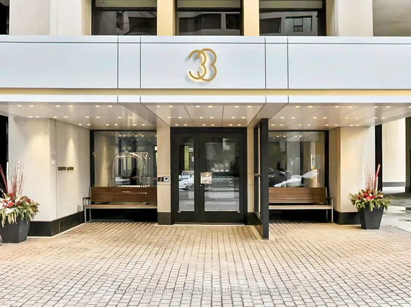 33 Harbour Sq #410/204, Toronto, ON M5J 2G2