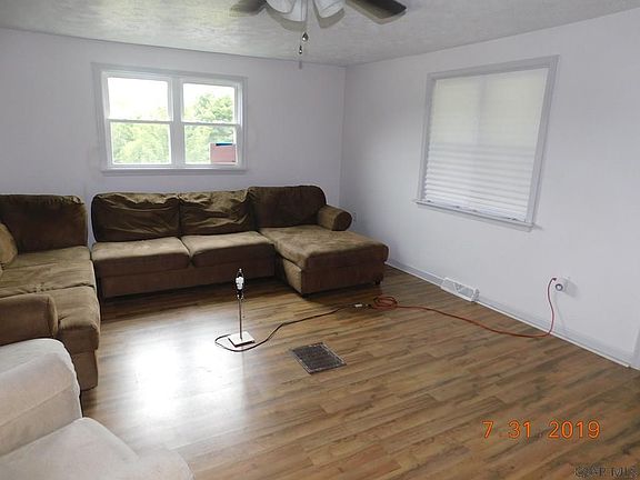 4th image of 418 Moore St