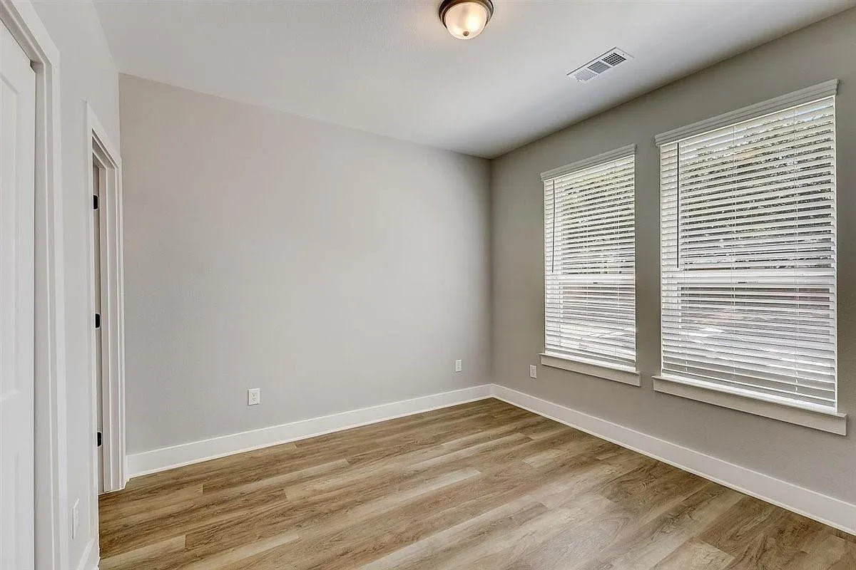 2 bed, 2.0 bath, 1148 sqft, $1,995 — Photo 3