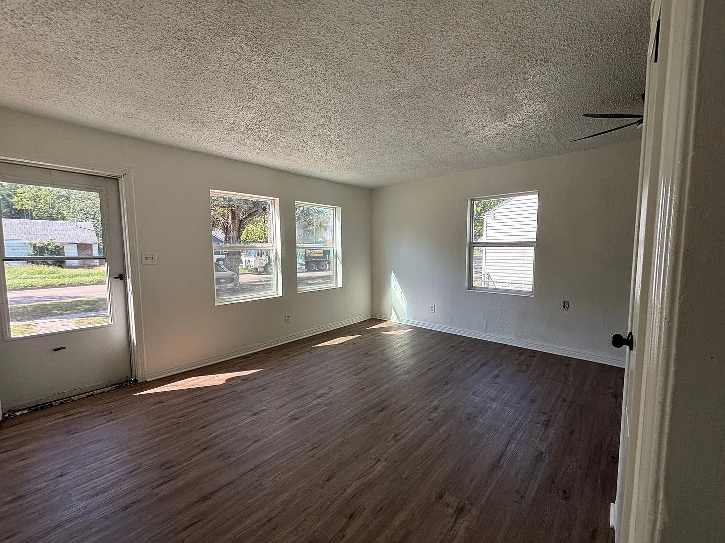 2 Bedroom, 1 Bathroom Home with Fenced Backyard located Northeast Wichita — Photo 4