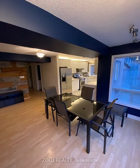24 Coburn Cres — Photo 3