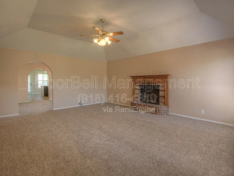 2520 W Honolulu St — Photo 3