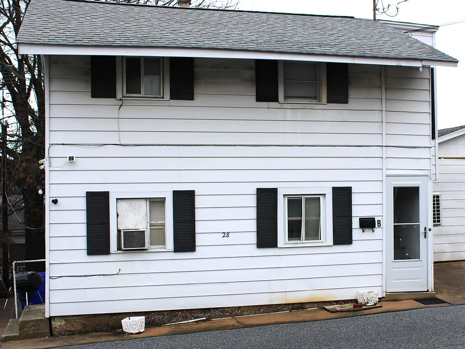 28A W Maple St