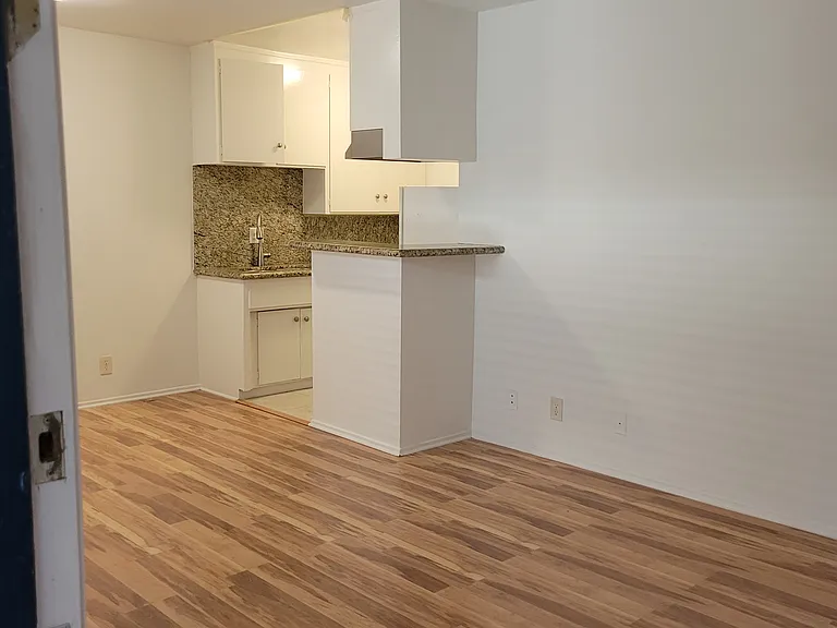 12485 Walsh Ave — Photo 6