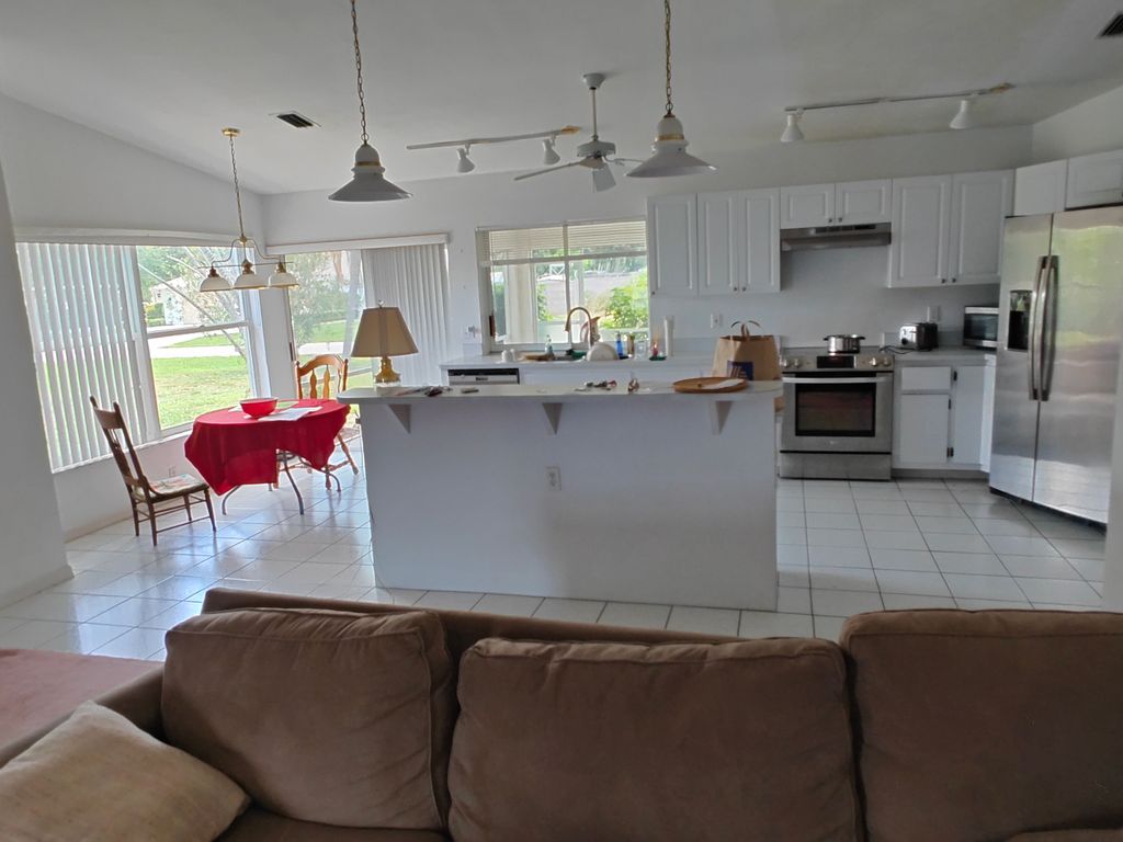 1902 SE 11th Ave - Property Image
