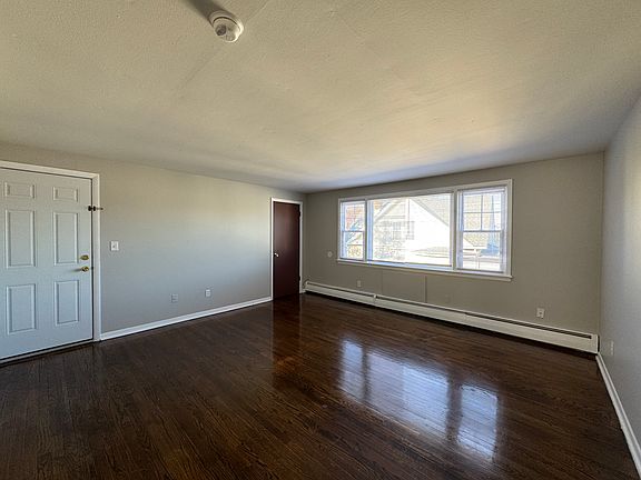 4th image of 960 1st Ave #C