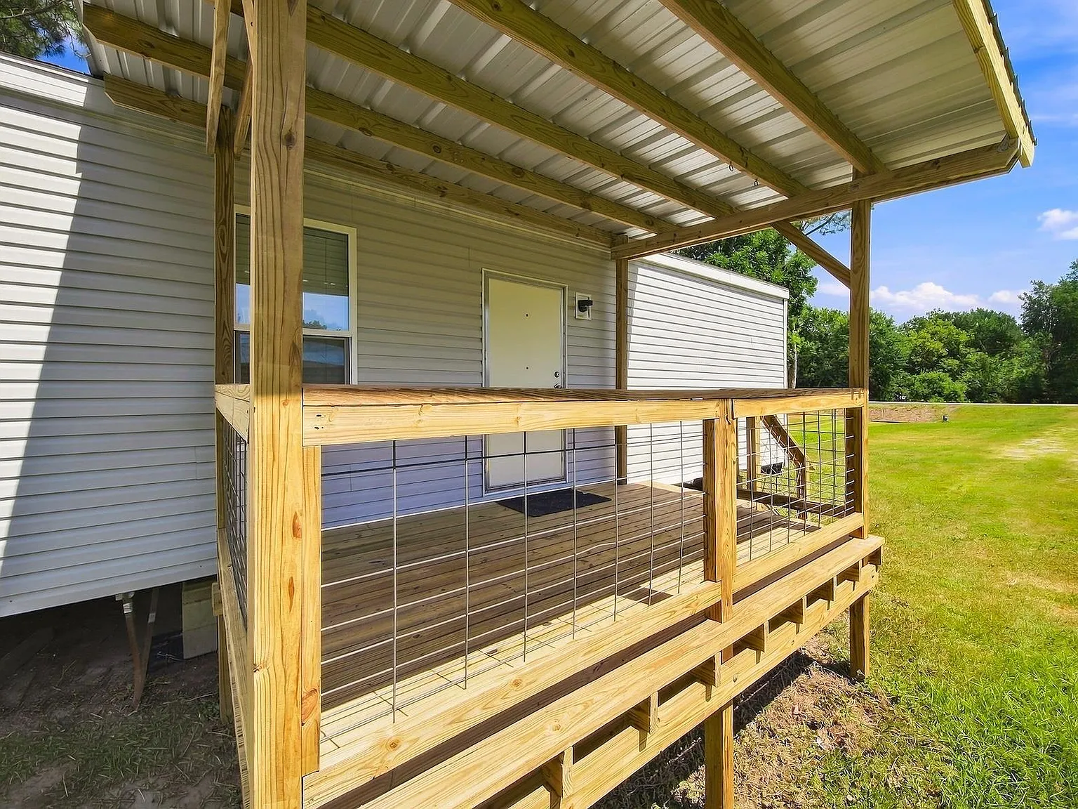 3 bed, 900 sqft, $1,200 — Photo 3