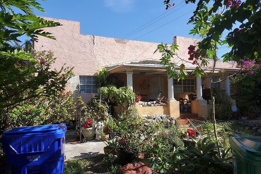 2nd image of 101 SW 22nd Rd