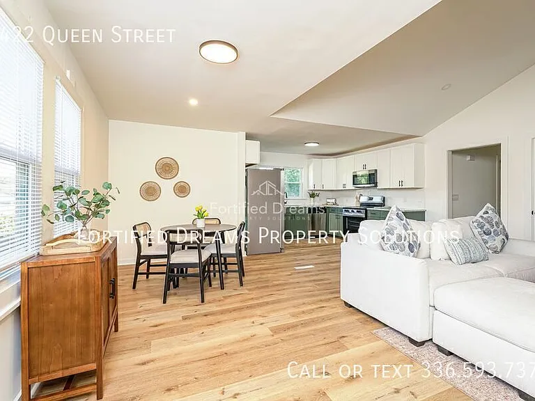 2422 Queen St — Photo 1